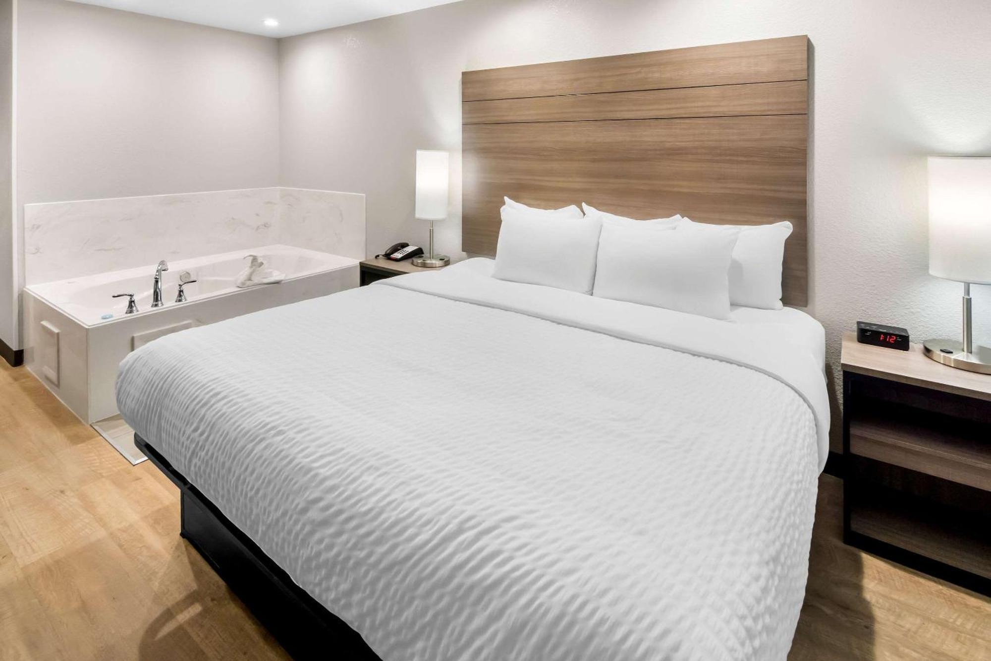 Clarion Pointe 호텔 포트워스 외부 사진